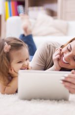 Für Kinder: diese Apps sind geeignet. Apps Kinder kindgerecht Mutter Tochter