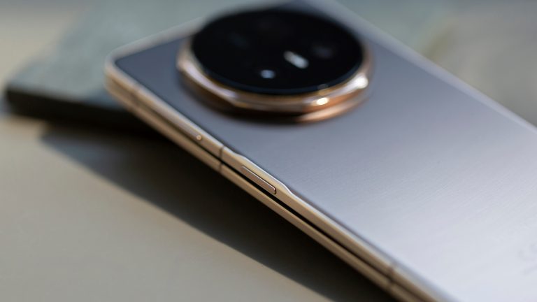 Detailansicht der Seite bei einem Honor Magic V5.